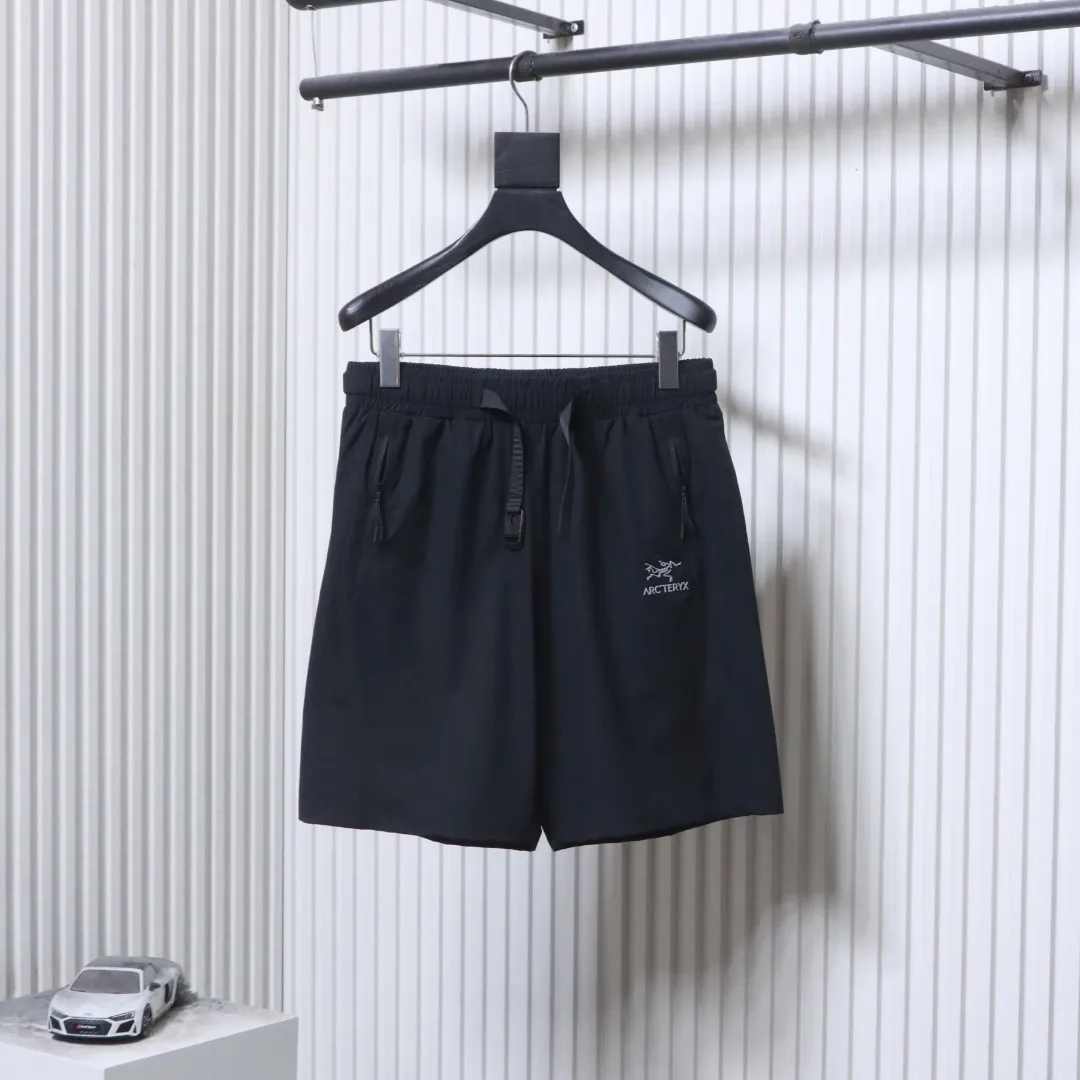 Arc'teryx Vorderansicht Schwarz