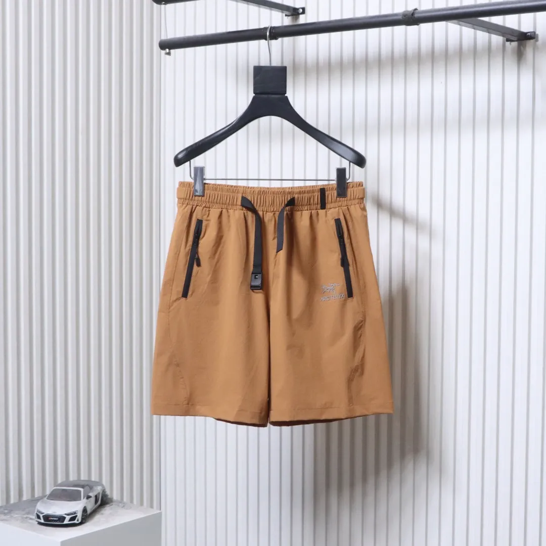 Arc'teryx Vorderansicht Hellbraun
