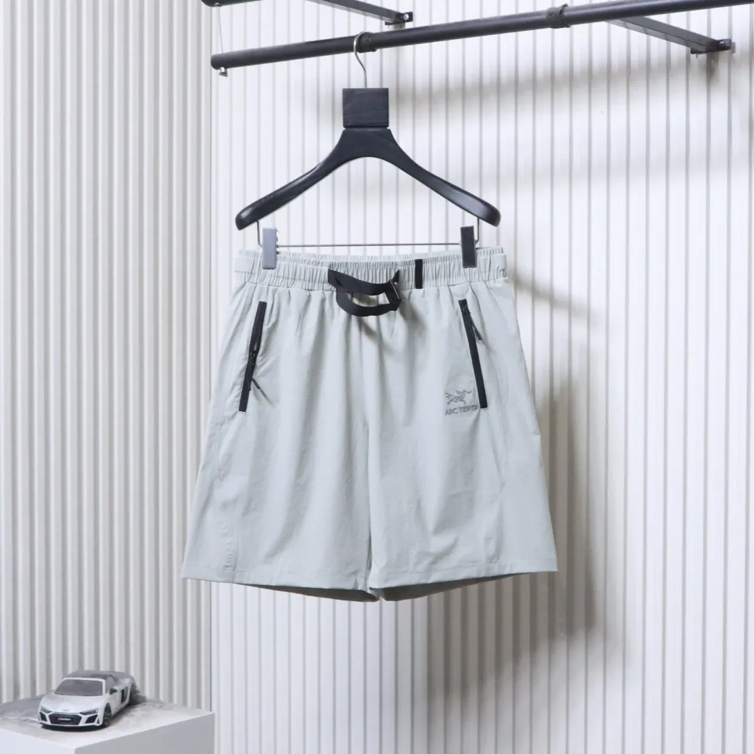 Arc'teryx Vorderansicht Weiß