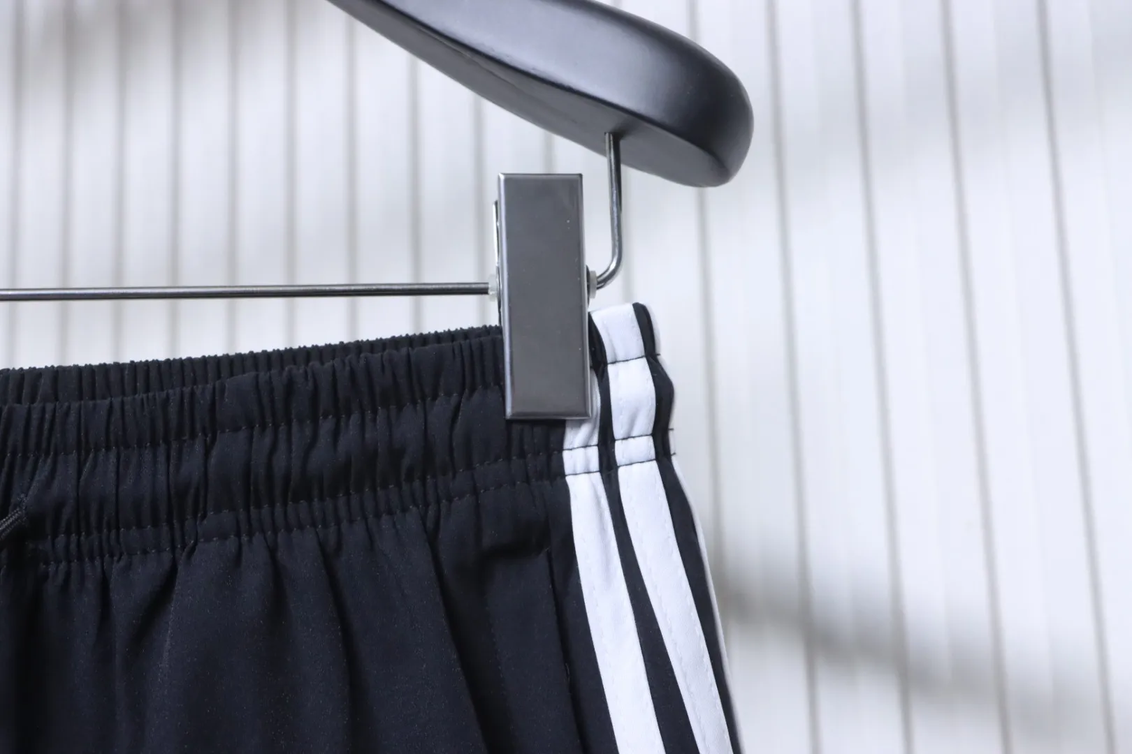Adidas schräge Taille