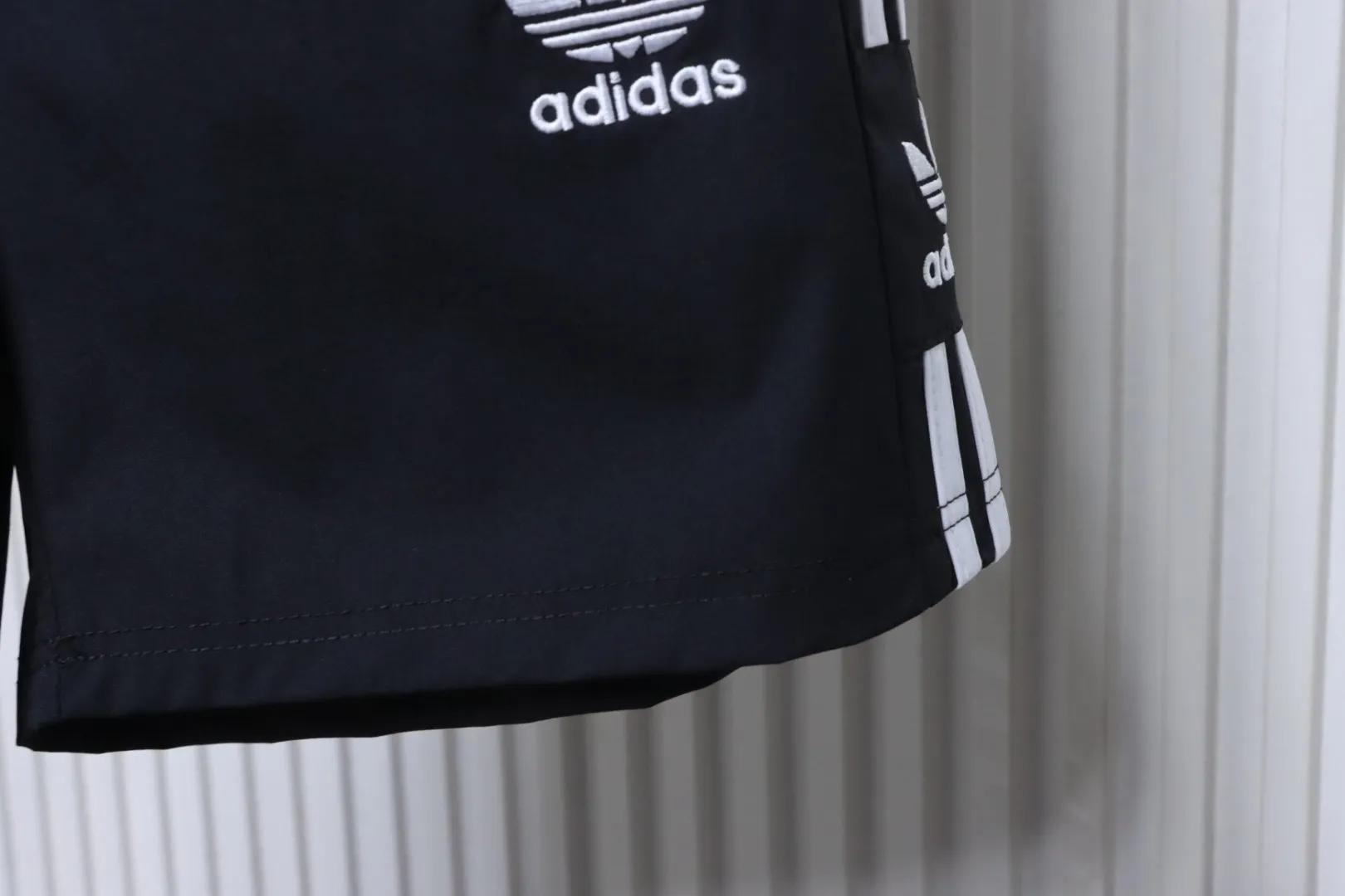 Adidas unterer Saum