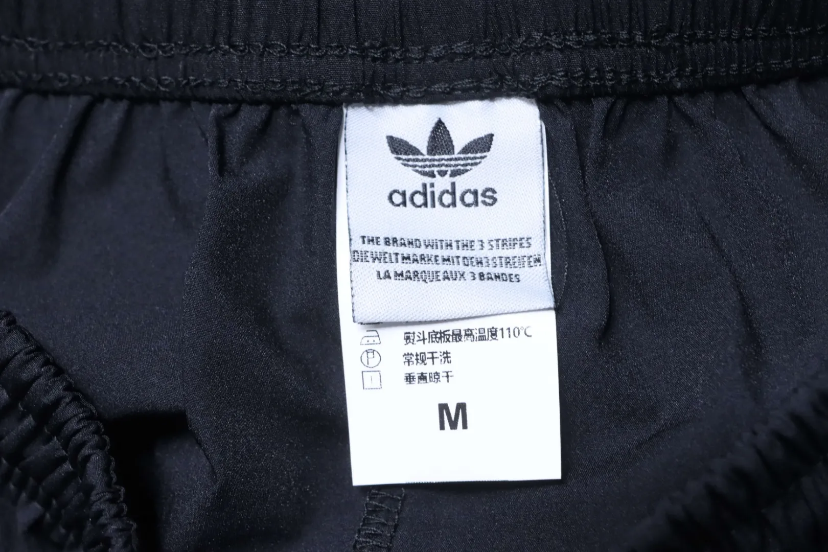 Adidas-Markenetikett