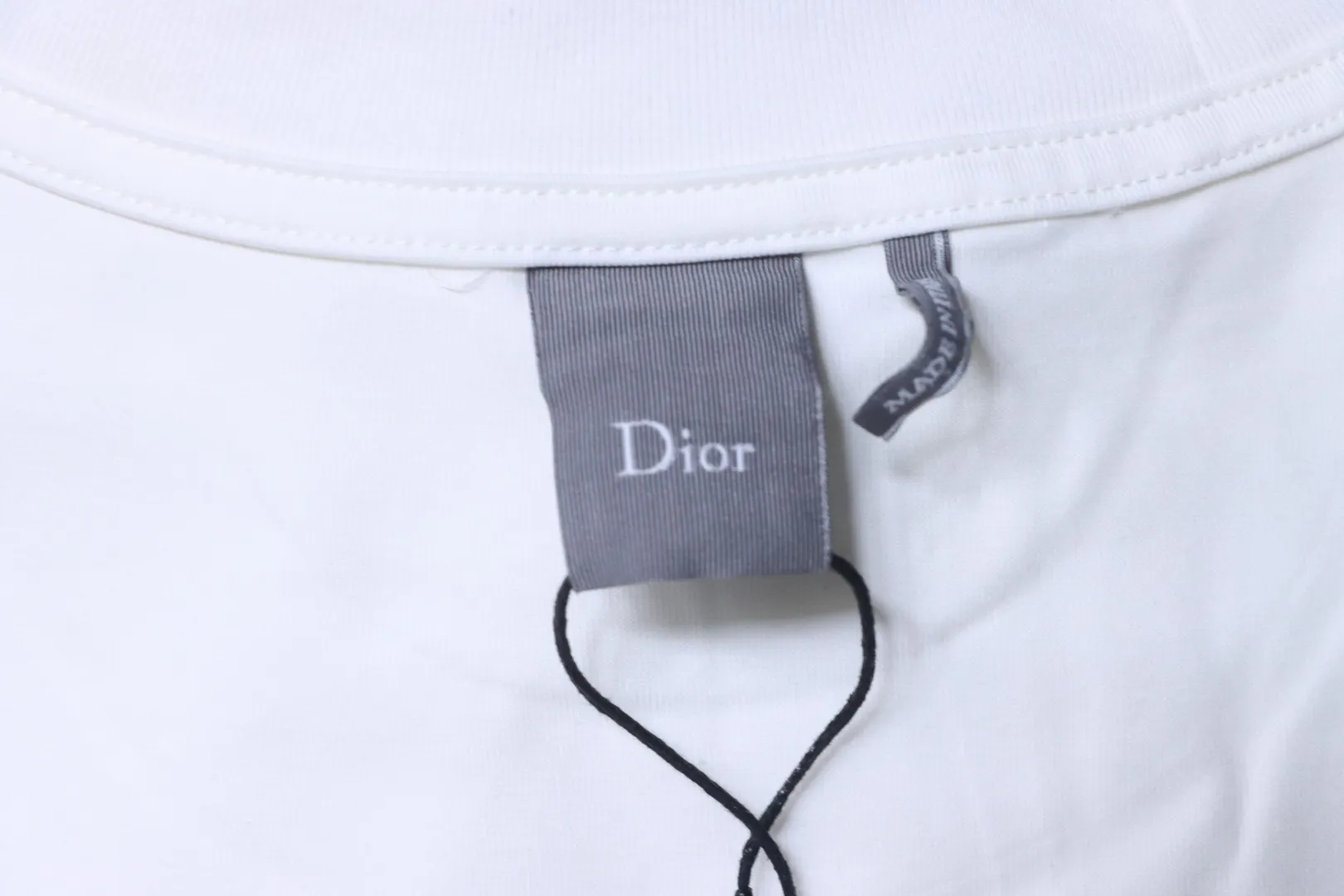 Dior-Markenetikett