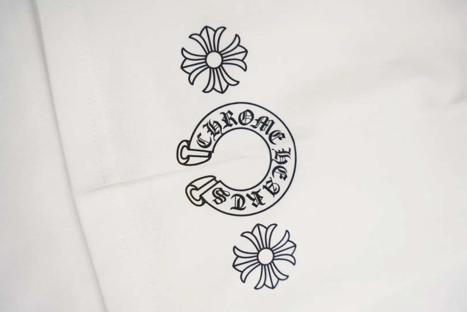 Chrome Hearts – Markenlogo auf der Rückseite