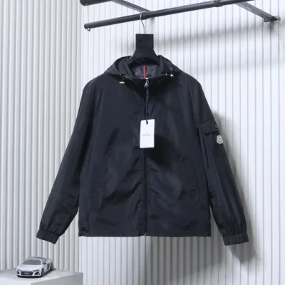Moncler Vorderansicht Schwarz