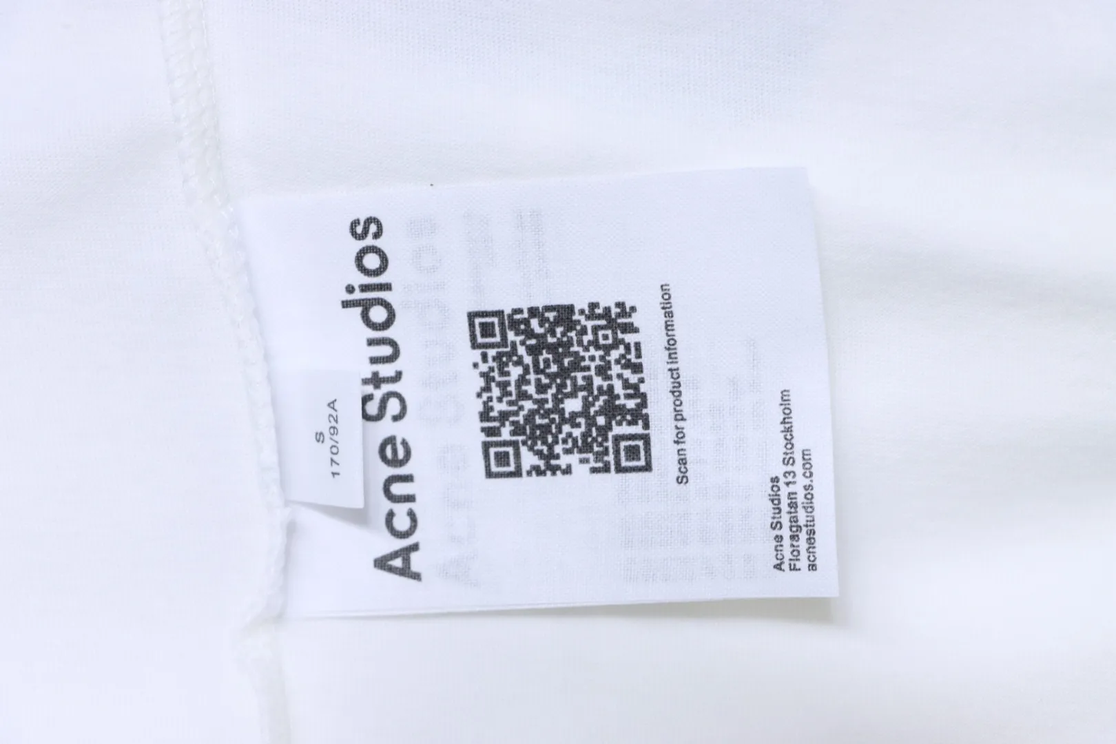 Acne Studios Pflegeetikett