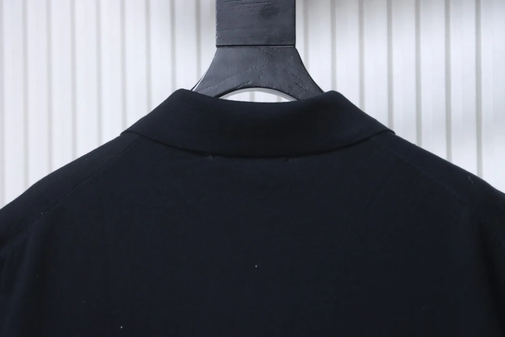 Louis Vuitton Kragen hinten