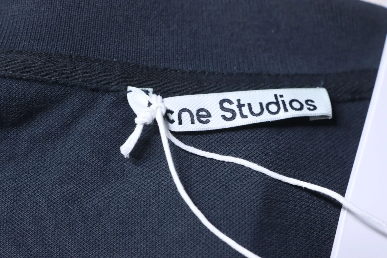 Acne Studios Markenetikett