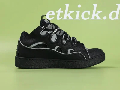Low-Top-Sneaker Schwarz aus Leder mit grauen Cutout-Details und schwarz-weiß gemustertem breitem Schnürband
