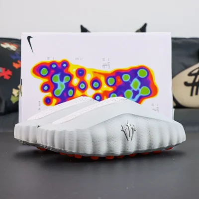 Mind 001 Neuroscience Fußmassage-Slipper, Chr0me H.earts Weiß & Grau