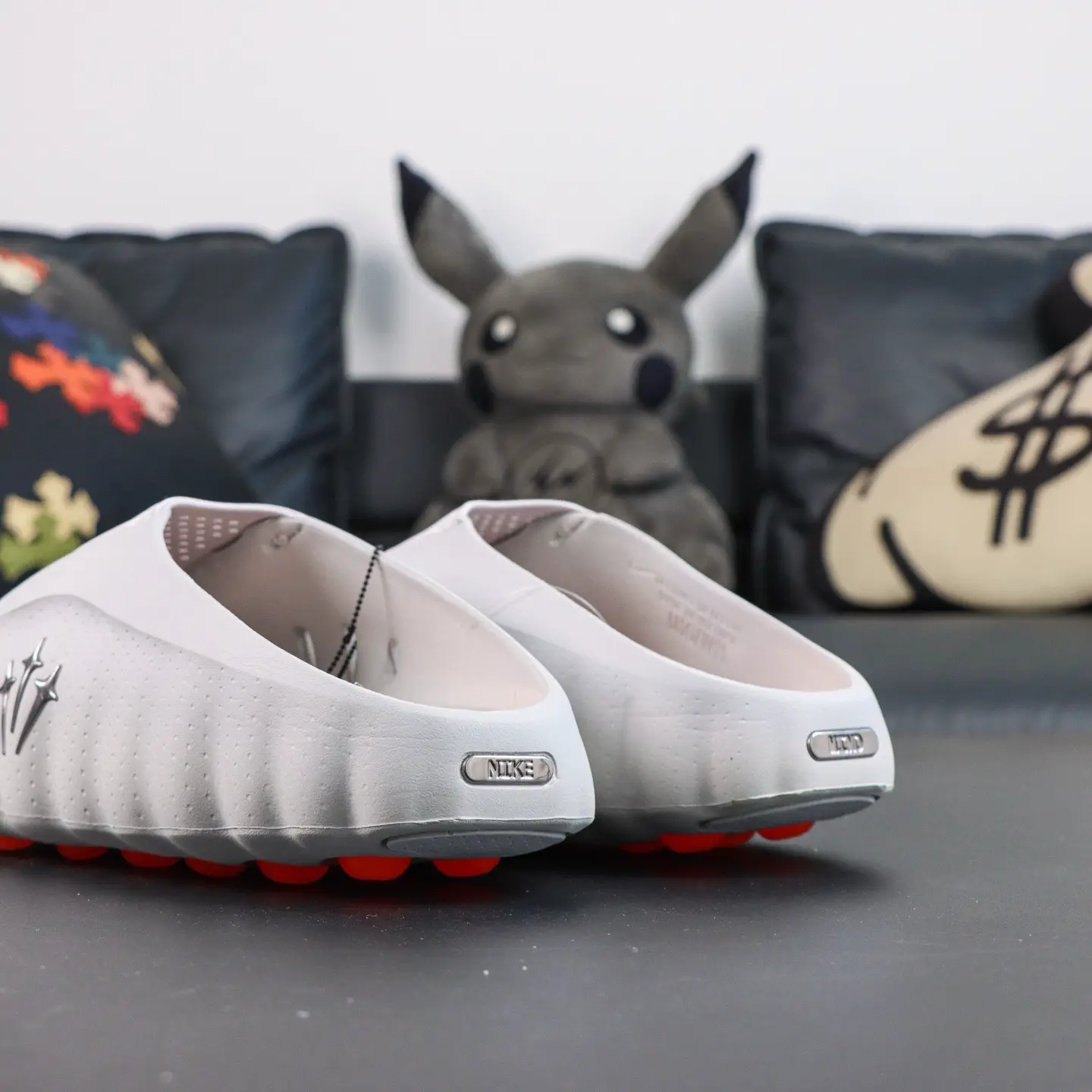 Mind 001 Neuroscience Fußmassage-Slipper, Chr0me H.earts Weiß & Grau – Bild 6