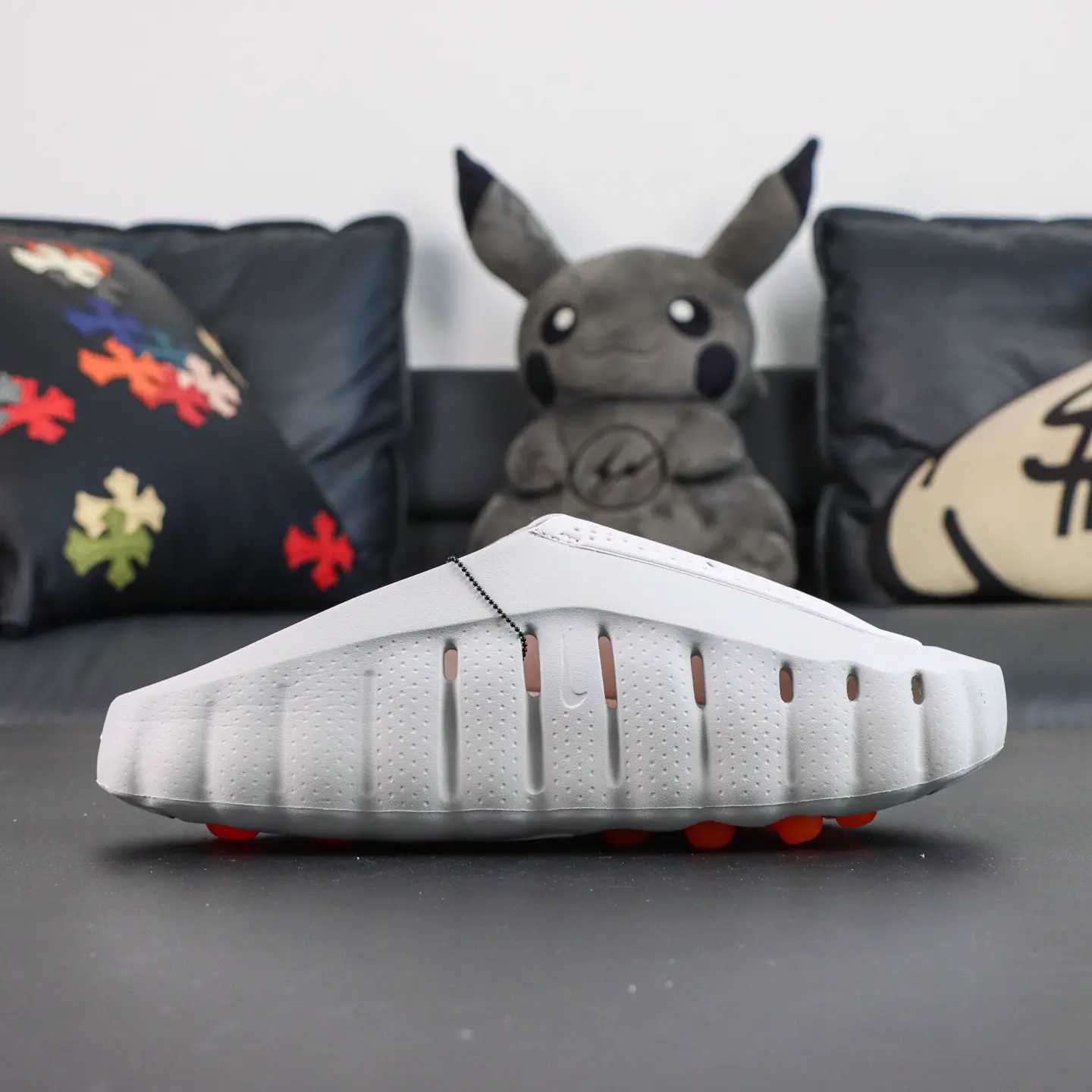 Mind 001 Neuroscience Fußmassage-Slipper, Chr0me H.earts Weiß & Grau – Bild 2