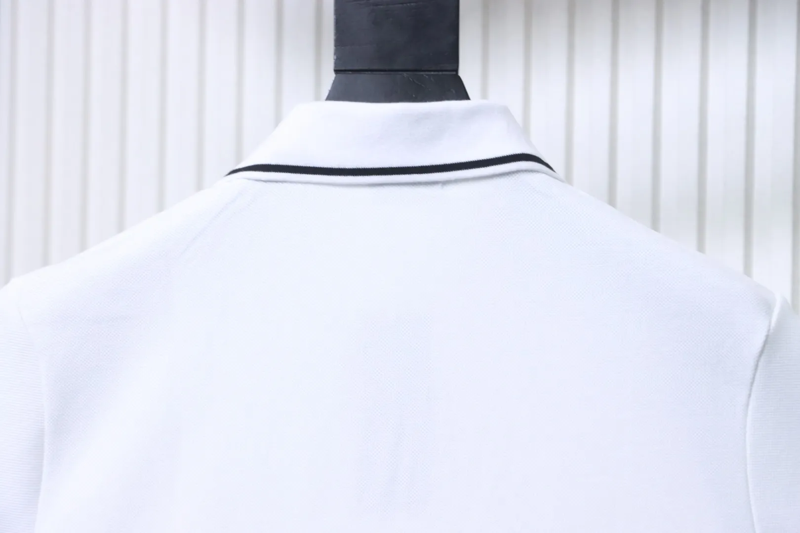 Dior-Kragen hinten
