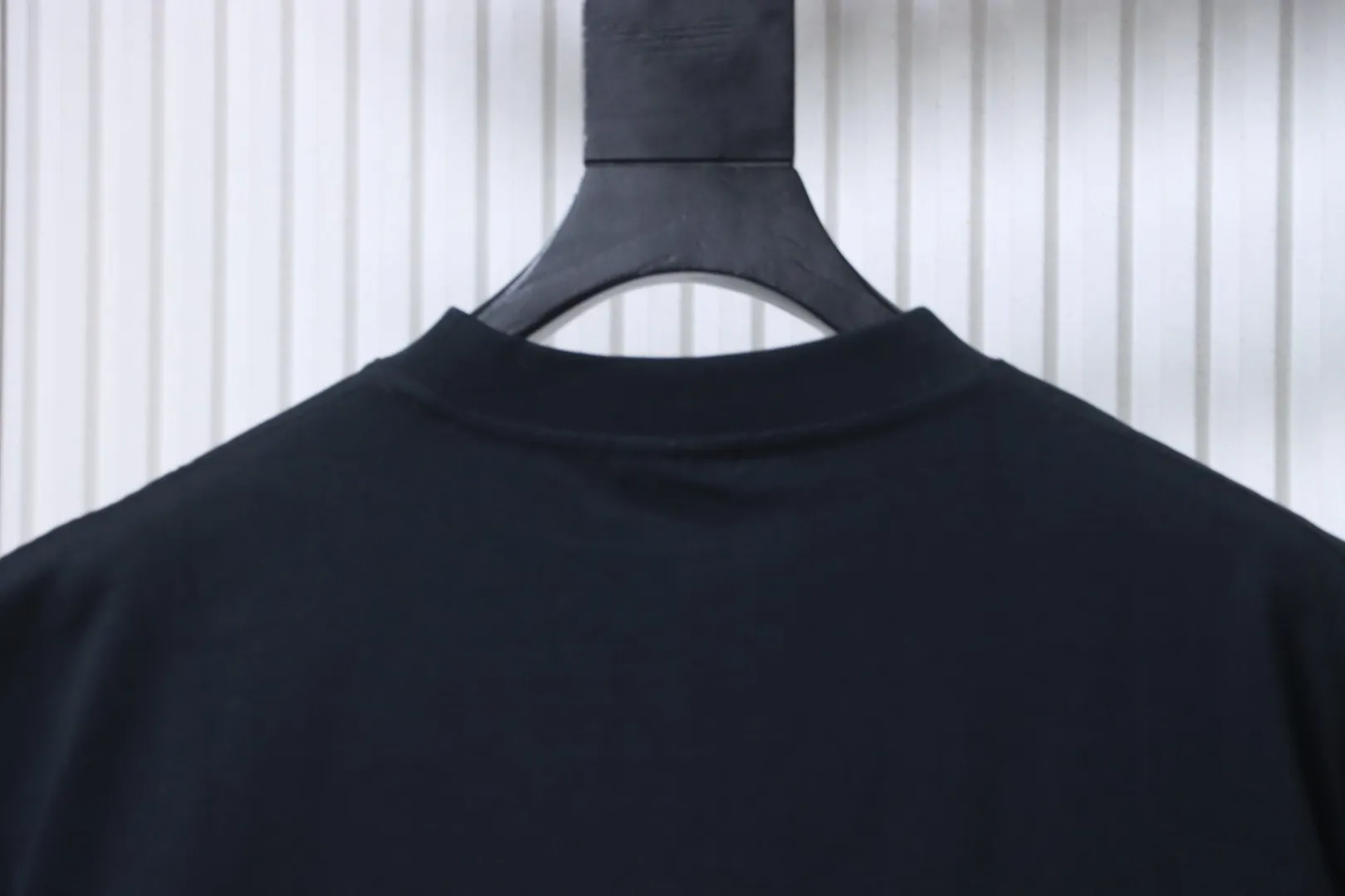 Balenciaga Kragen hinten