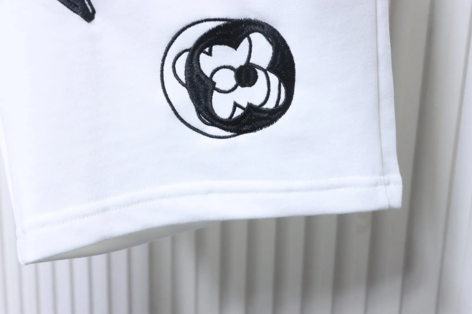 Shorts mit Doppelter Monogramm-Stickerei – Bild 10