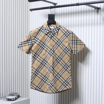 Burberry Vorderansicht Khaki