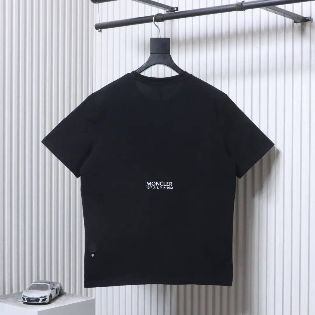 Moncler Rückansicht Schwarz