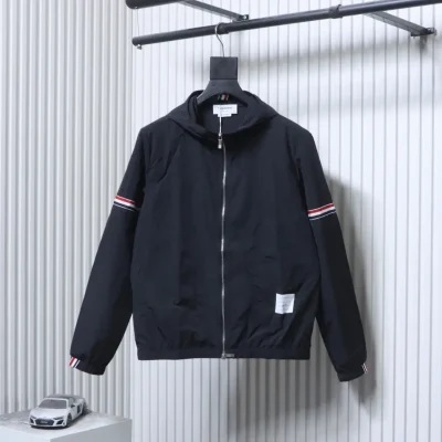 THOM BROWNE Vorderansicht Schwarz