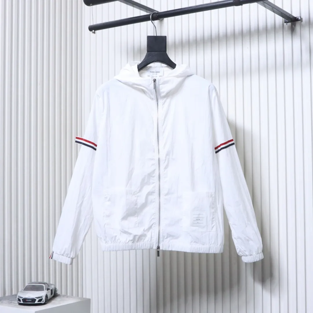 THOM BROWNE Vorderansicht Weiß