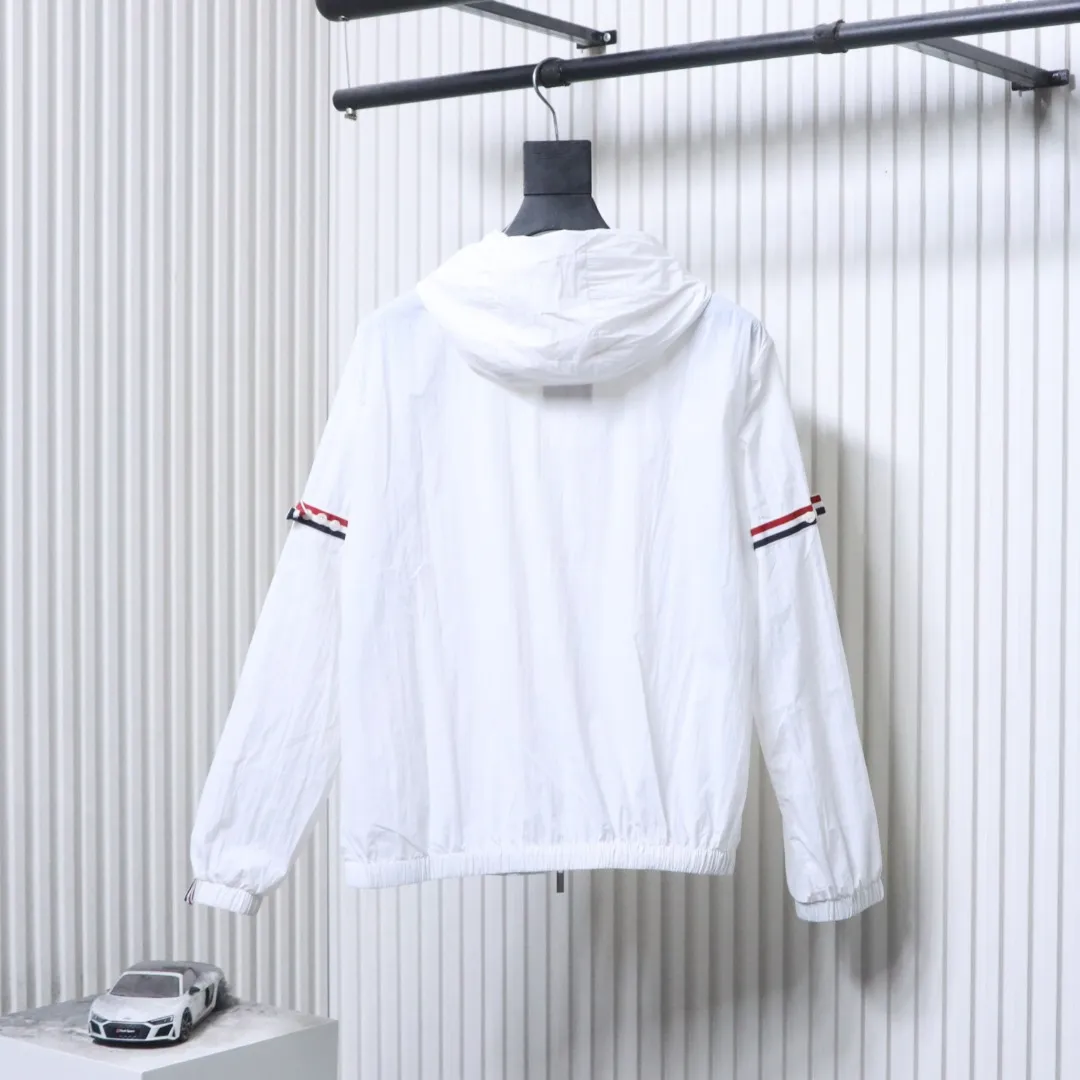 THOM BROWNE Rückansicht Weiß