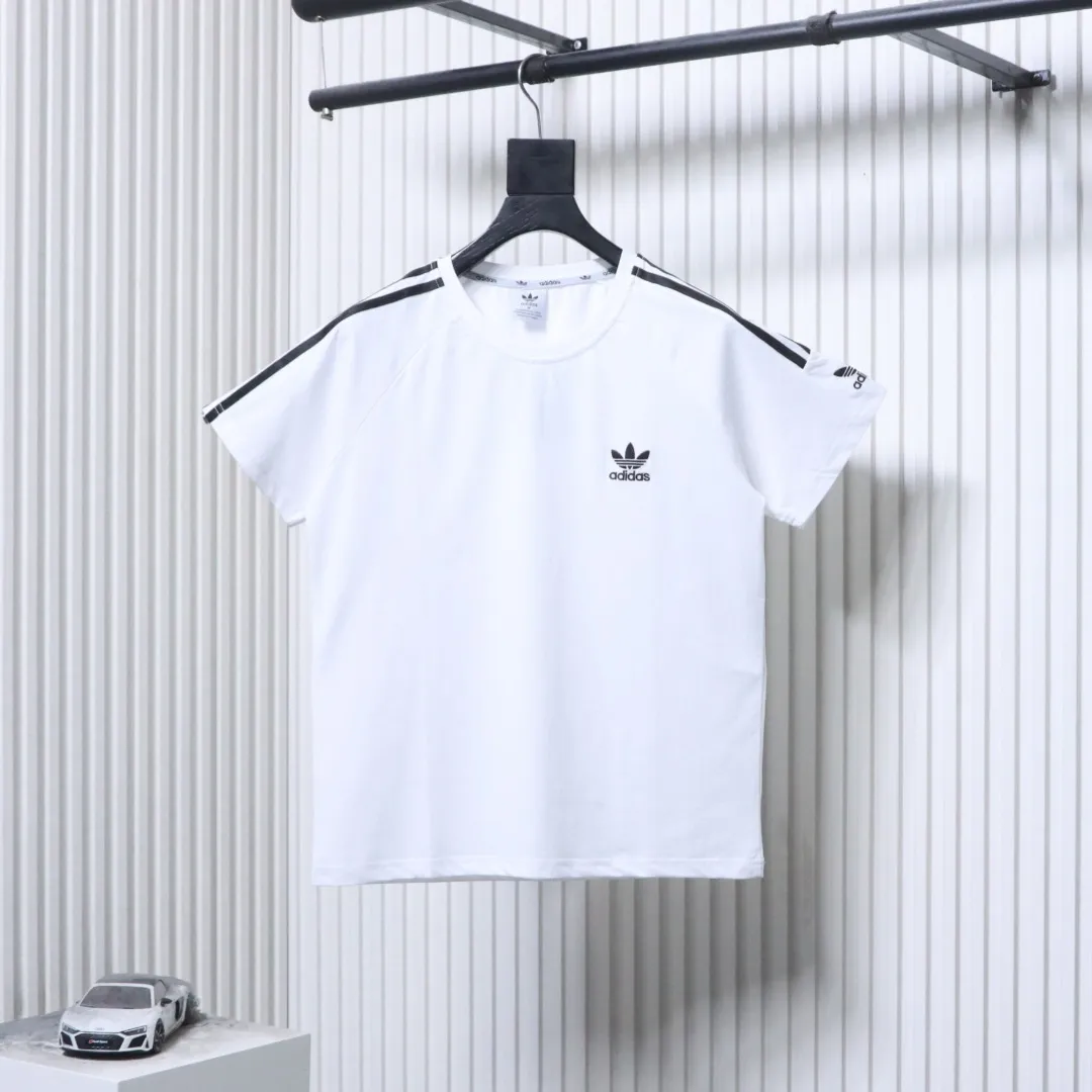 Adidas Vorderansicht Weiß