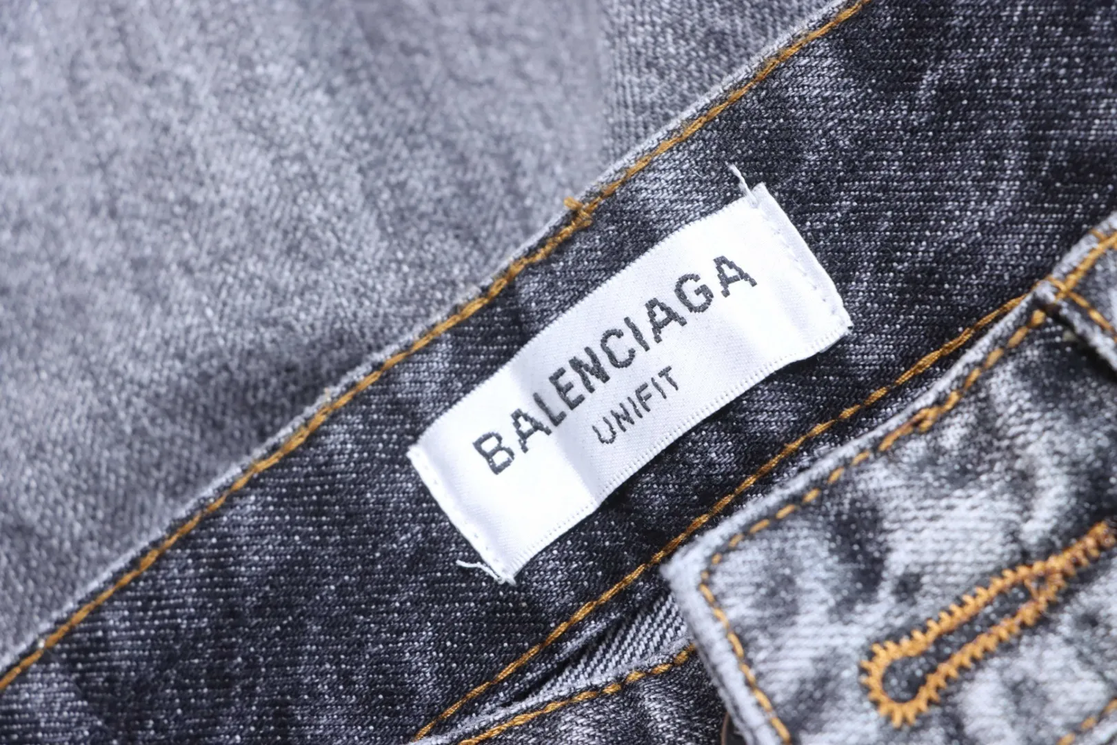 Balenciaga Markenlabel