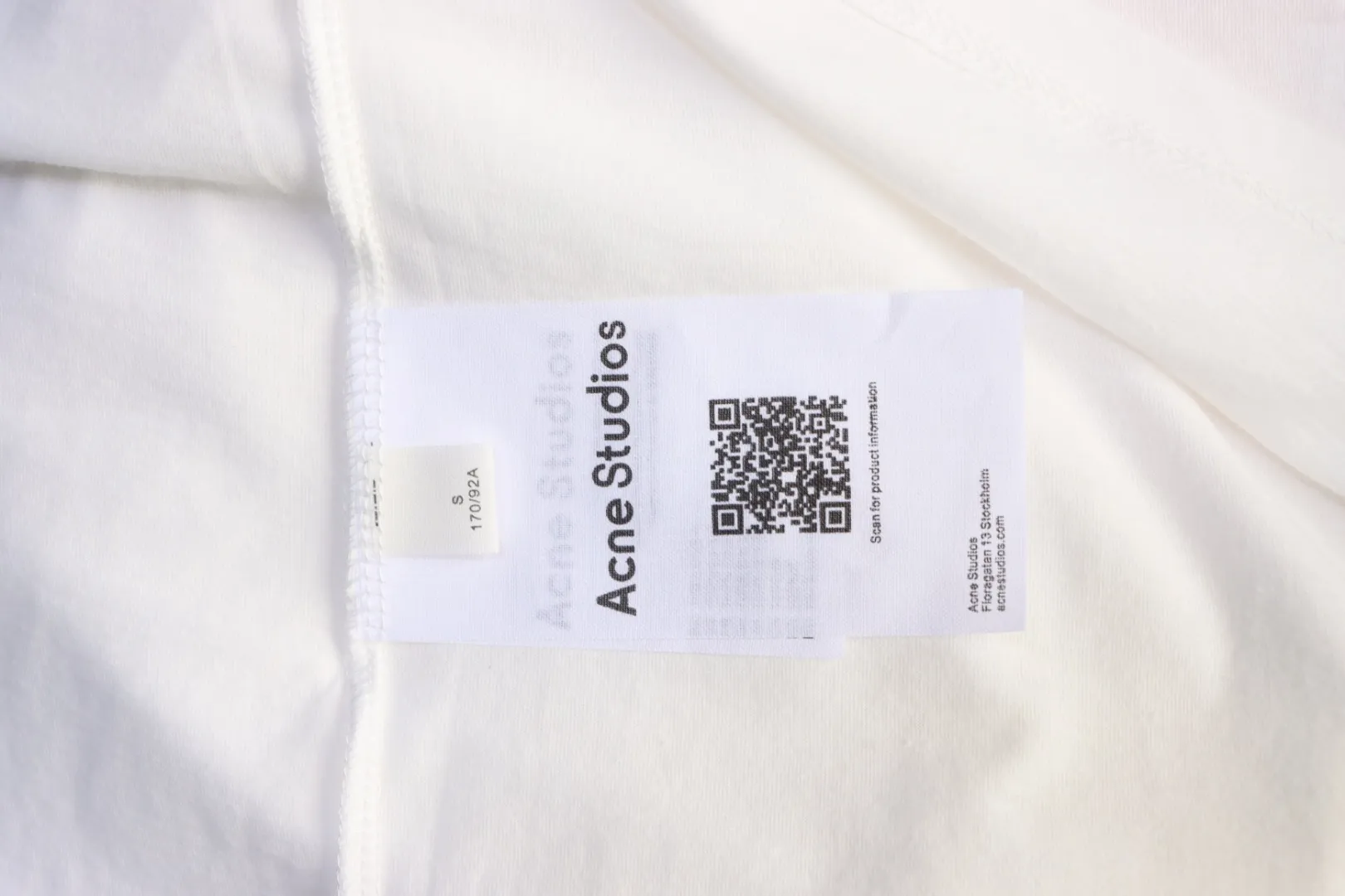 Acne Studios Pflegeetikett