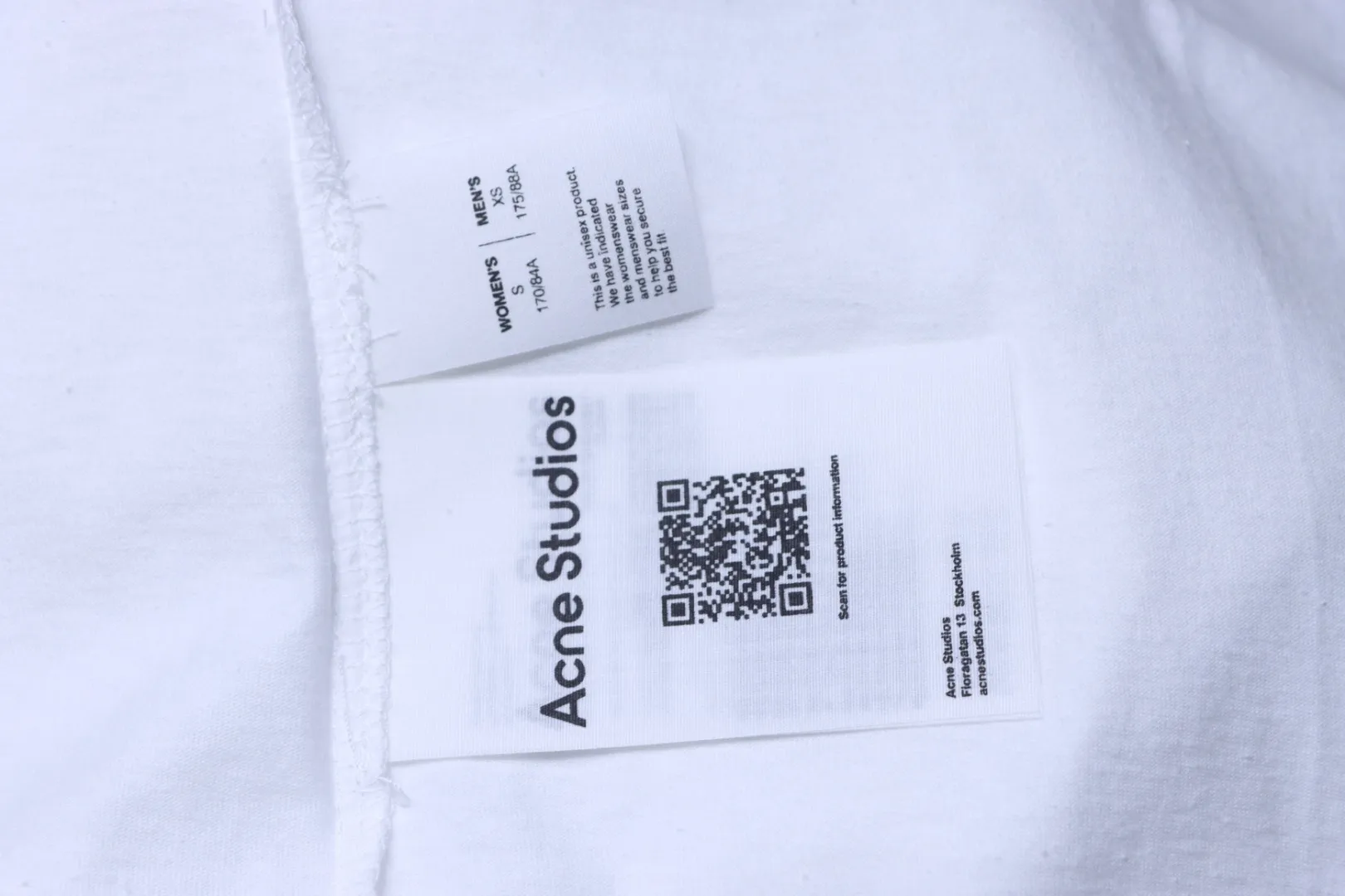 Acne Studios Pflegeetikett