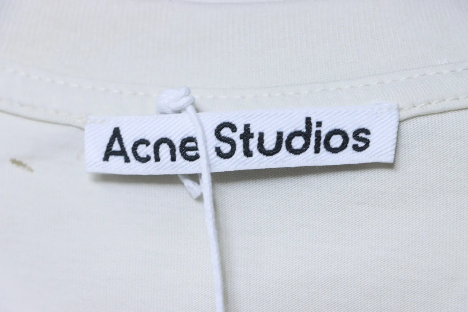Acne Studios Markenetikett