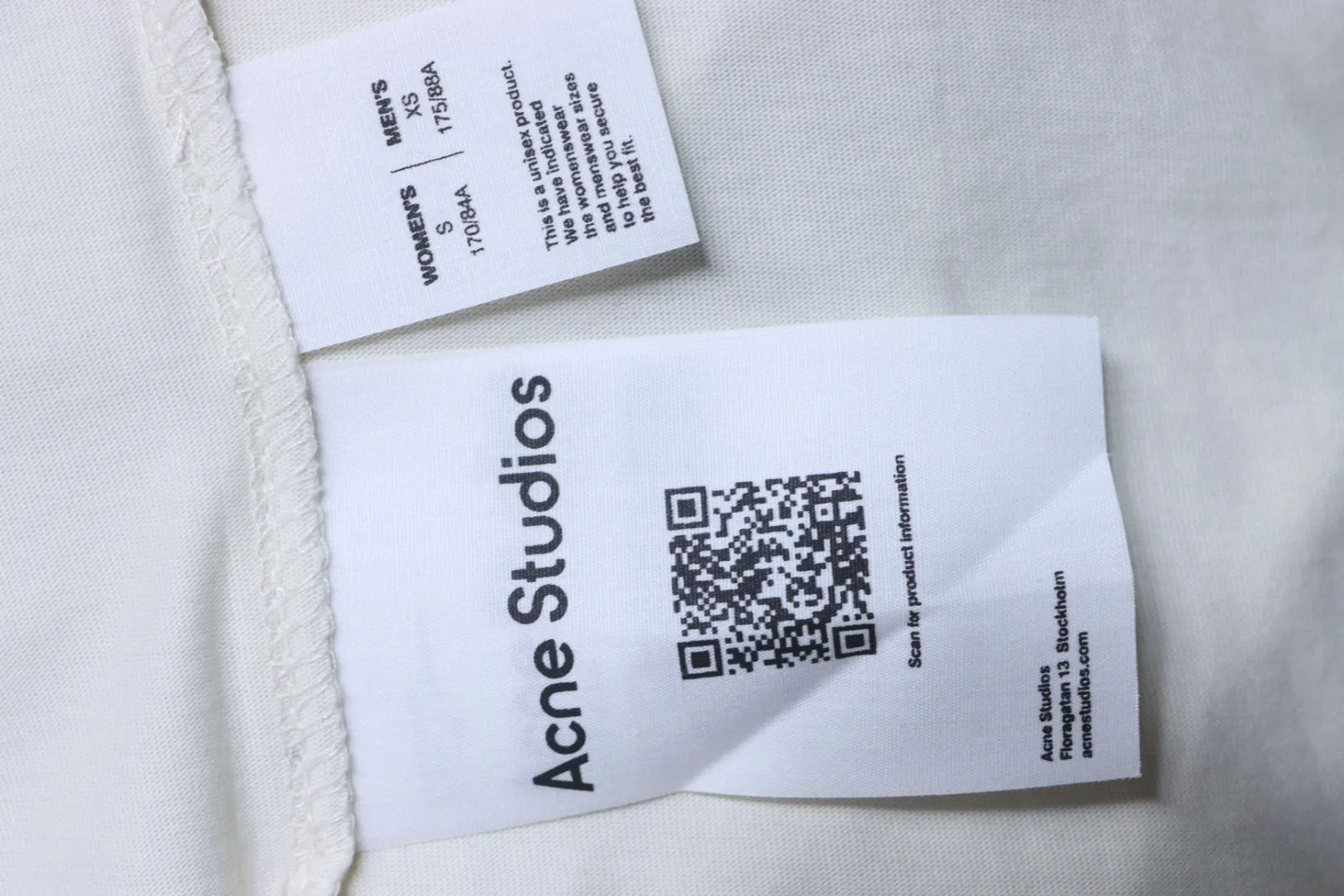 Acne Studios Pflegeetikett