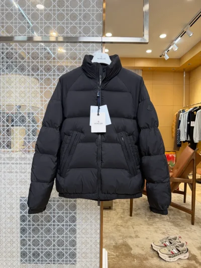 Moncler Vorderansicht Schwarz