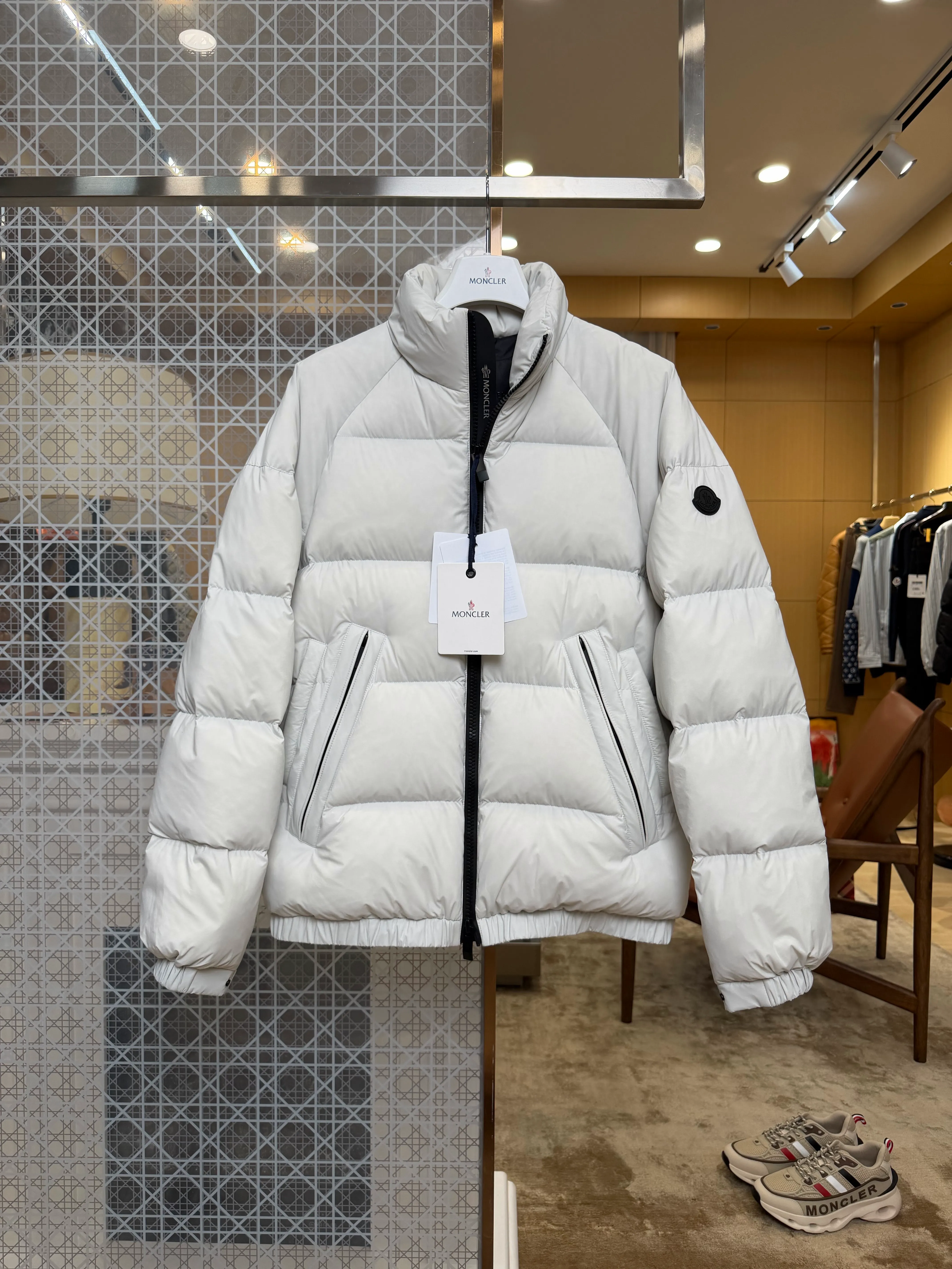 Moncler Vorderansicht Weiß
