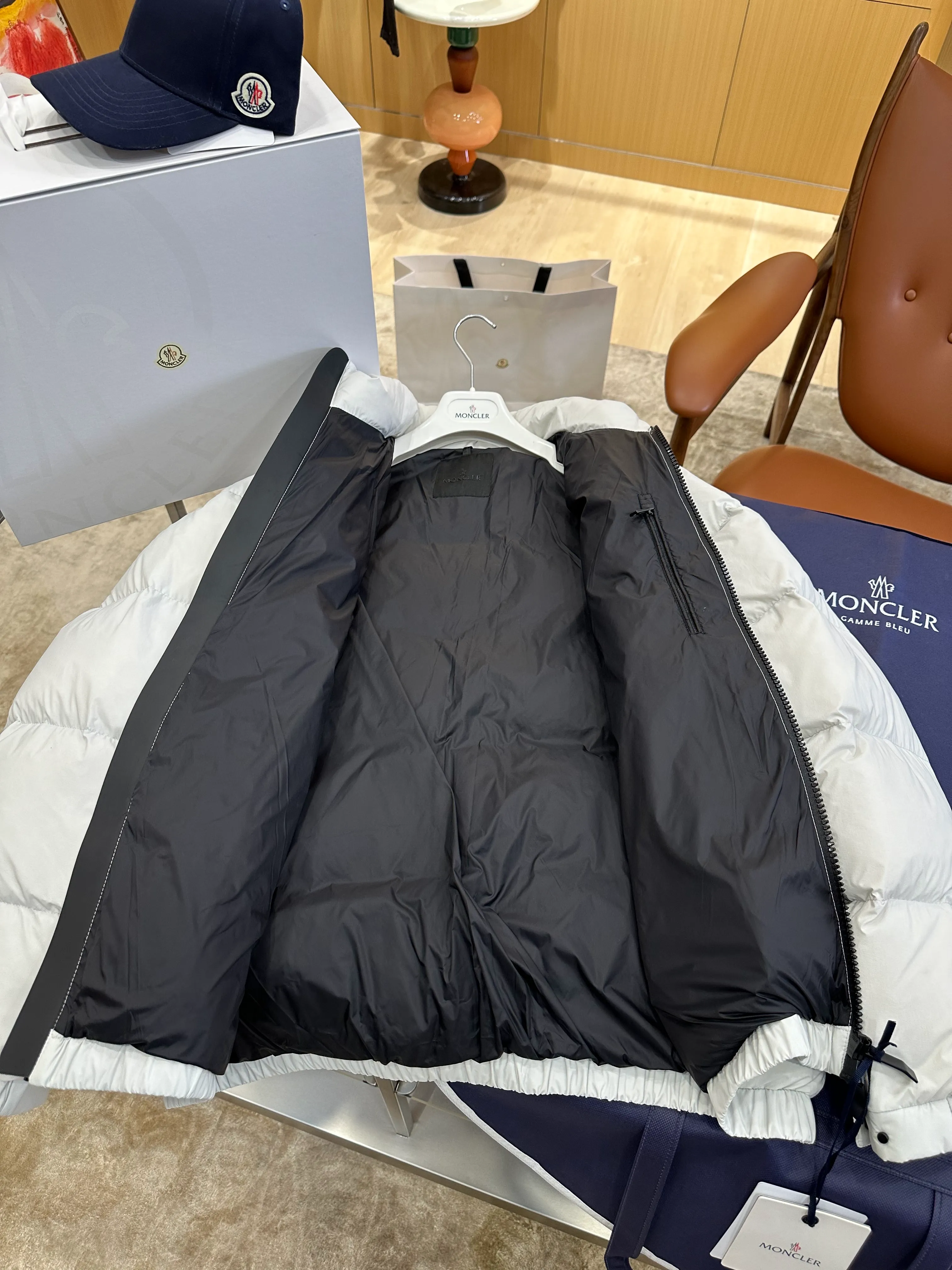 Moncler – Offene Sicht