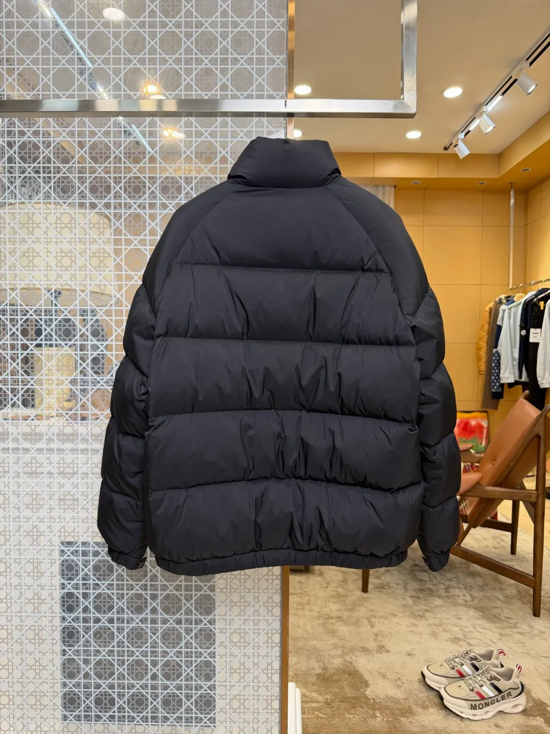Moncler Rückansicht Schwarz