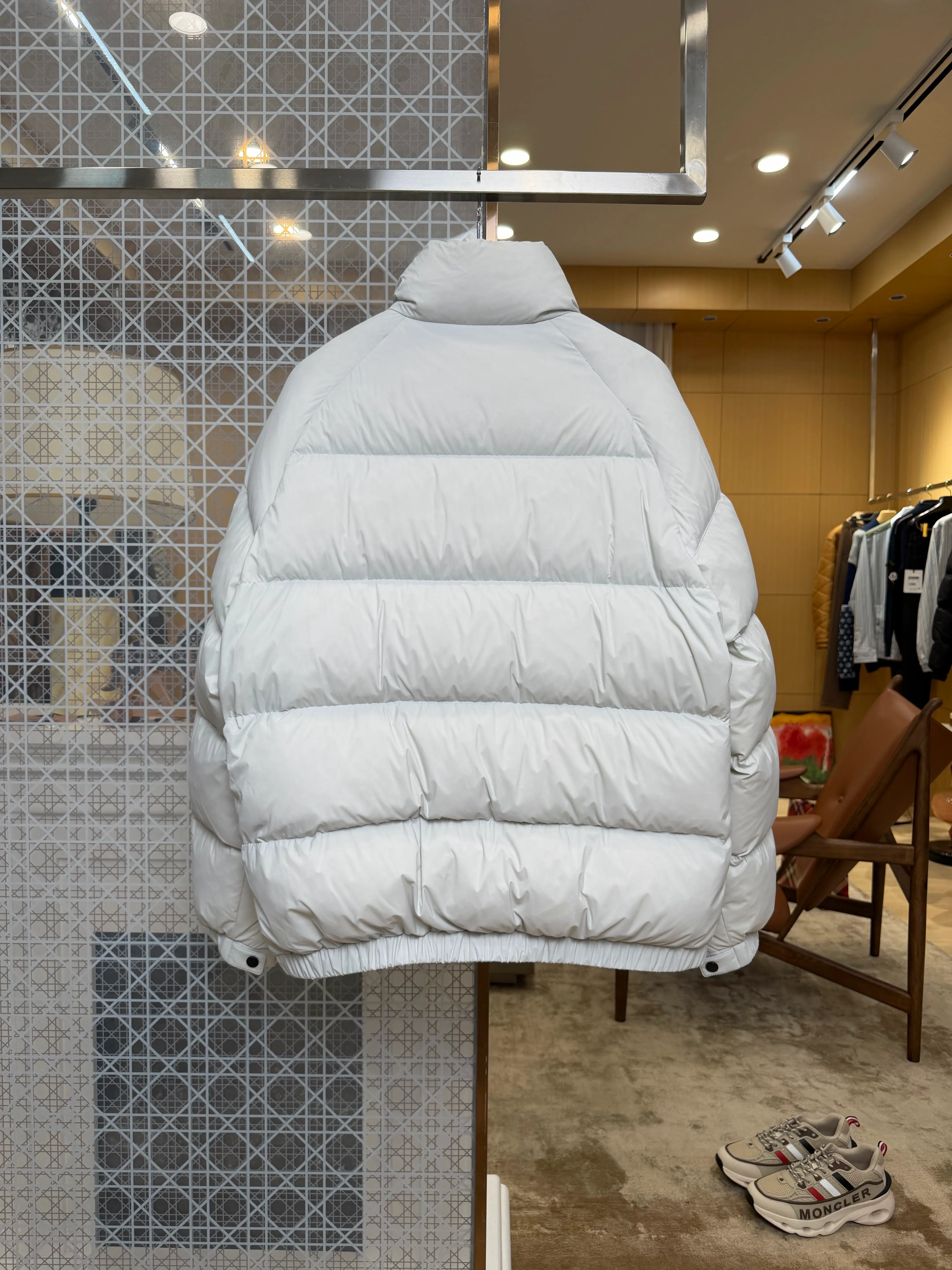 Moncler Rückansicht Weiß