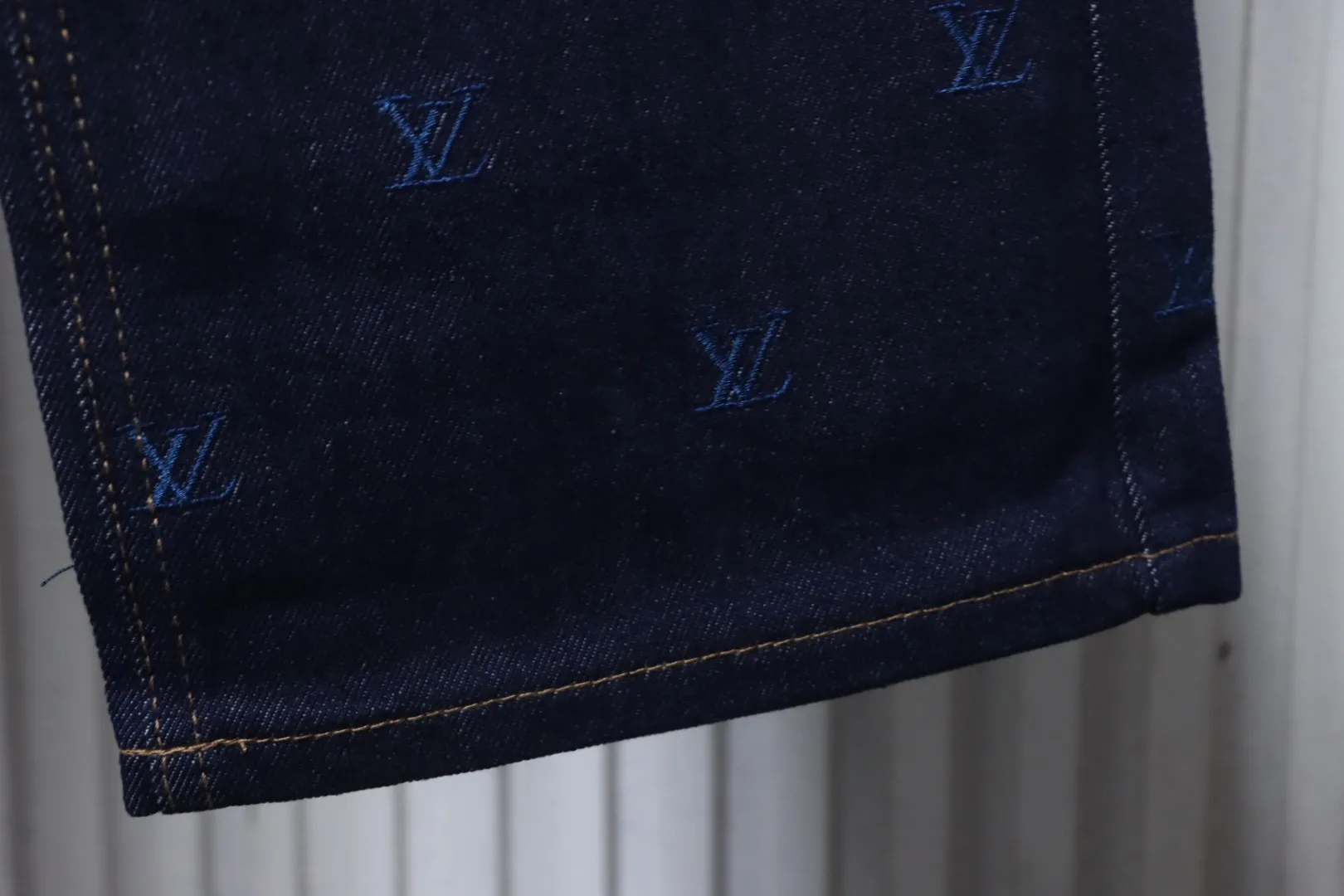 Louis Vuitton Saum