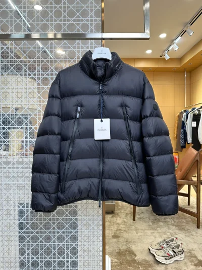 Moncler Vorderansicht