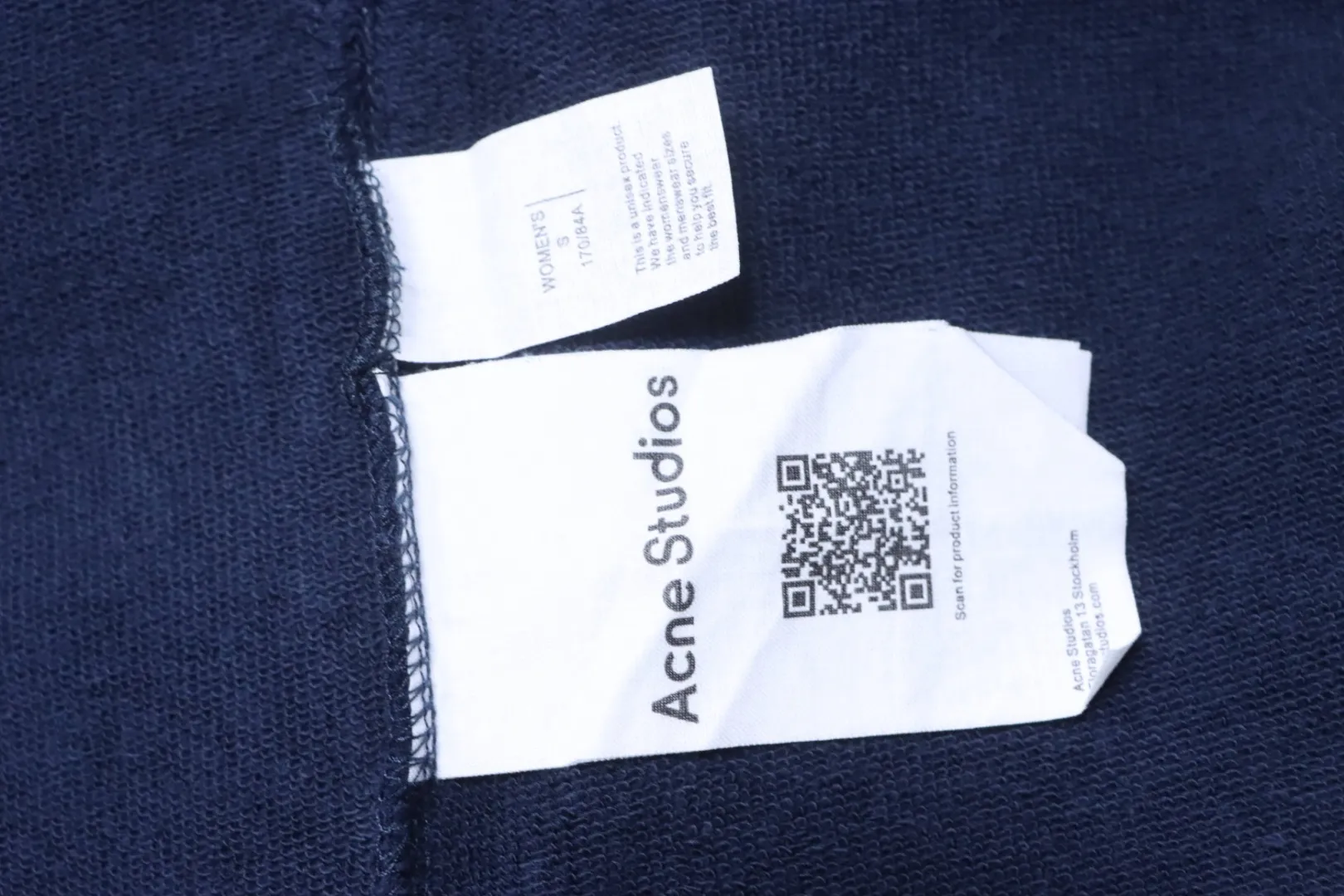 Acne Studios Pflegeetikett