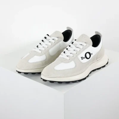 Freizeitschuhe aus Wildleder mit Stickerei und runder Kappe Grau und Weiß