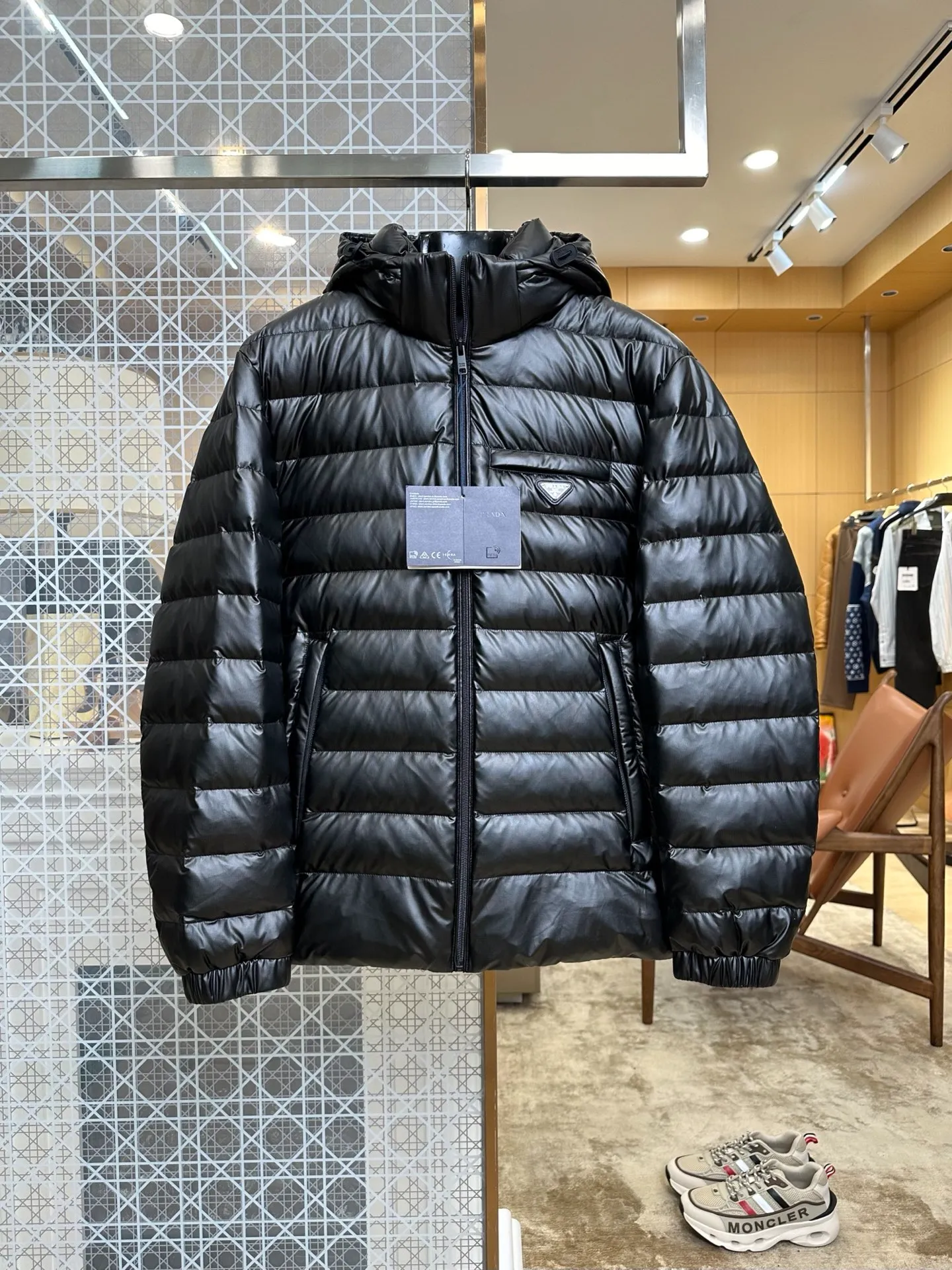Prada – Vorderansicht
