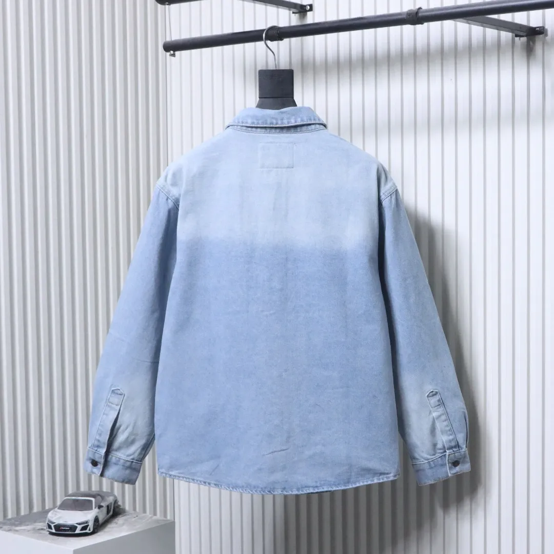Balenciaga – Rückansicht