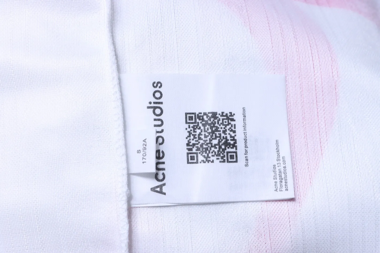 Acne Studios Pflegeetikett