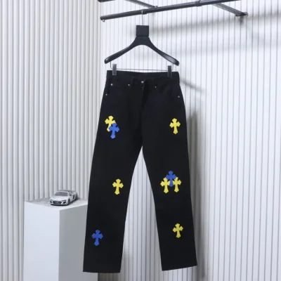 Chrome Hearts Vorderansicht Schwarz und Gelb, blaues Logo