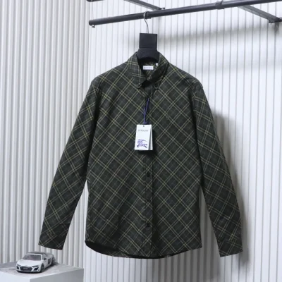 Burberry Vorderansicht Armeegrün
