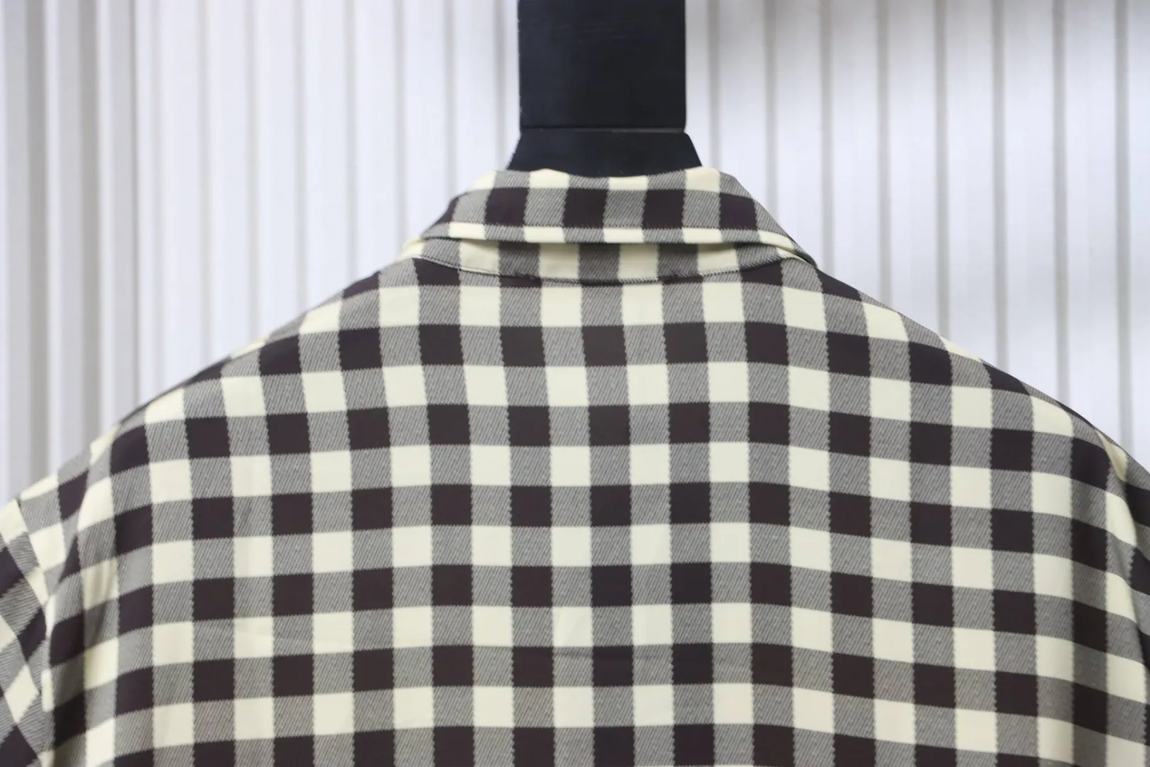 Louis Vuitton Kragen hinten