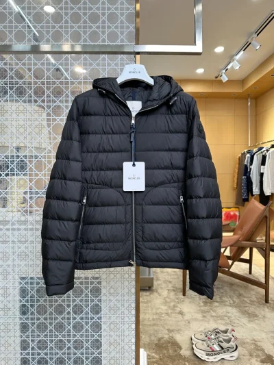 Moncler Vorderansicht