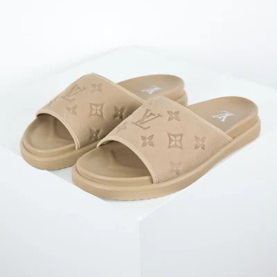 Miami Wildleder-Sandalen zum Hineinschlüpfen mit runder Zehenpartie in der Farbe Milchtee
