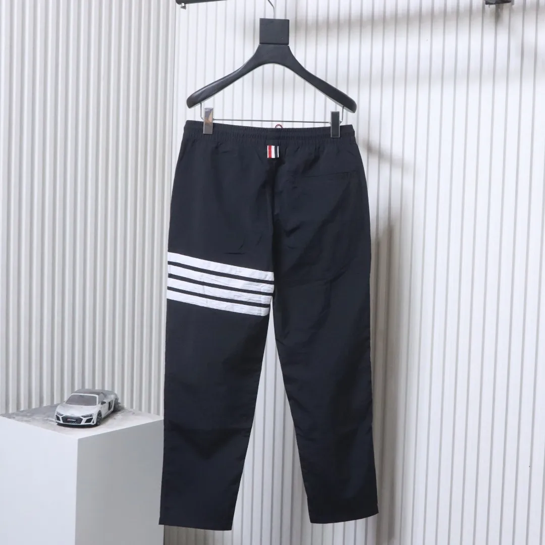 Thom Browne, Vorderansicht, Schwarz