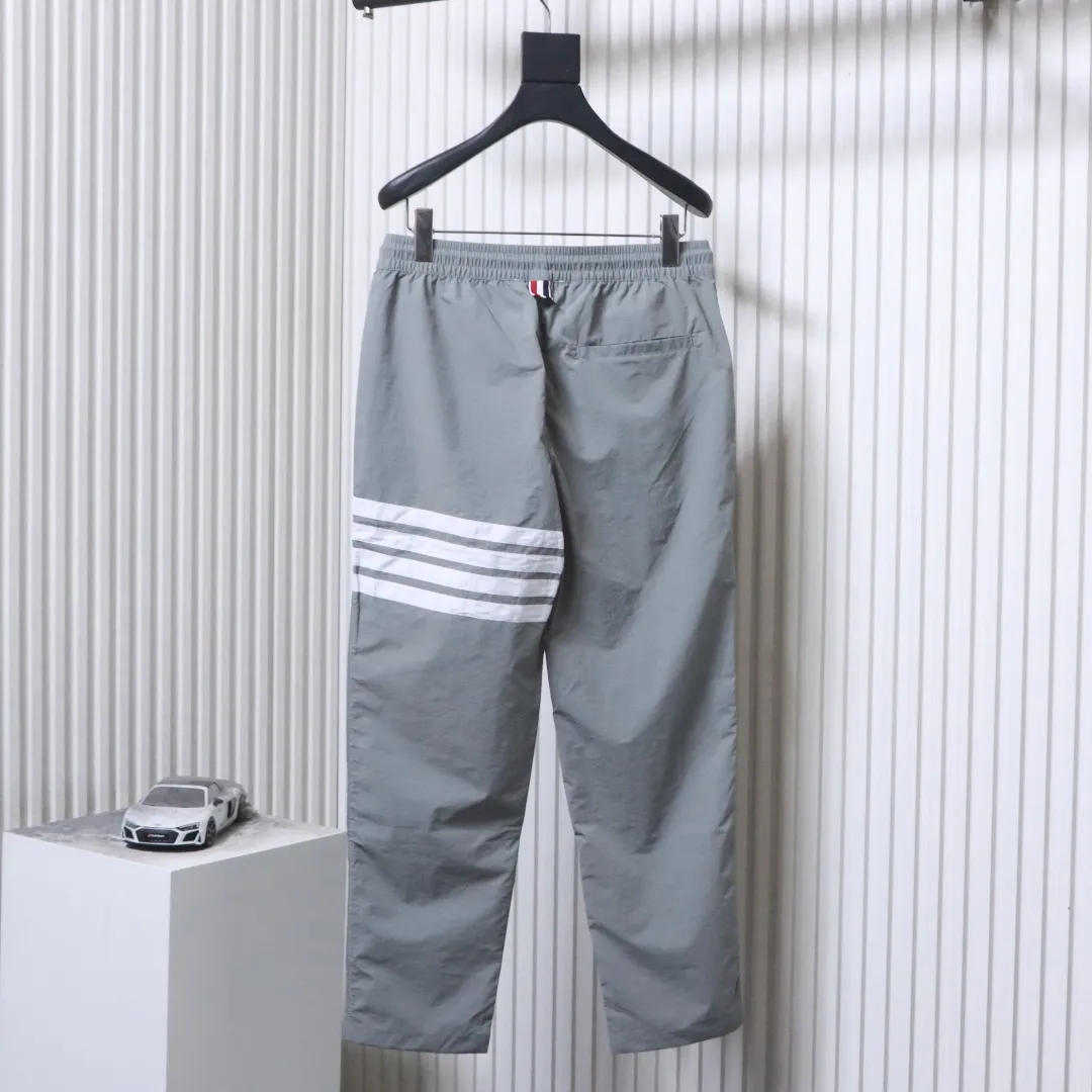 Thom Browne, Vorderansicht, Grau