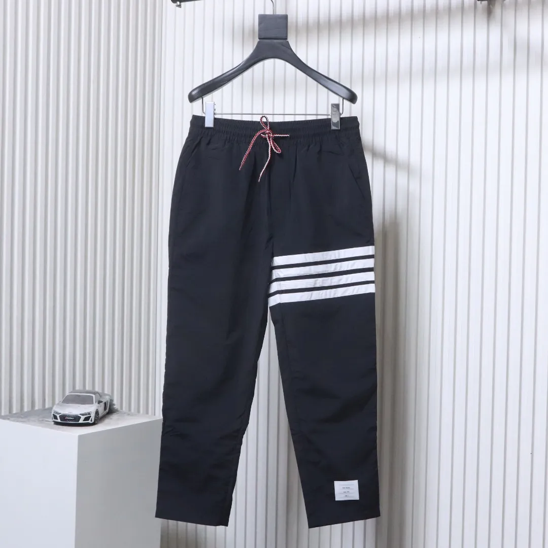 Thom Browne Rückansicht Schwarz
